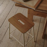 Adam Stool Warm White, Frama