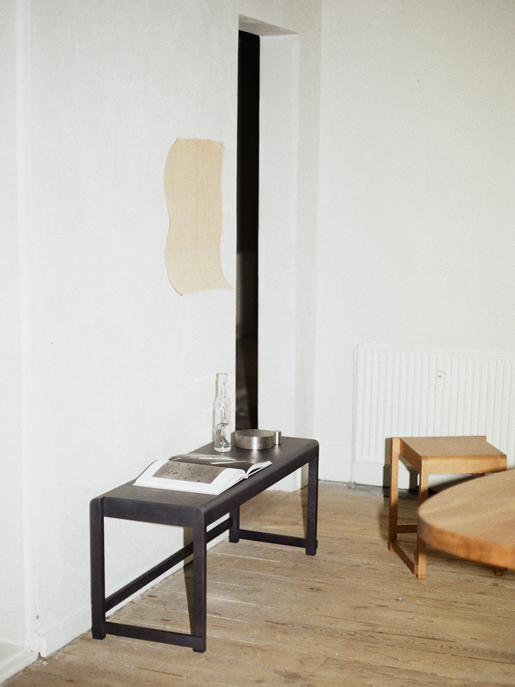 Bench 01 Ash Black, Frama