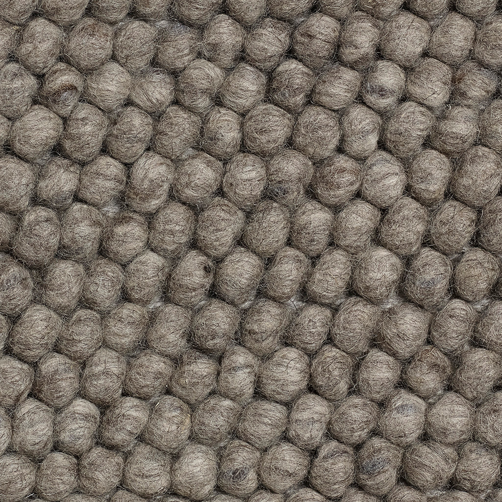 Peas Carpet Dark Grey, Hay