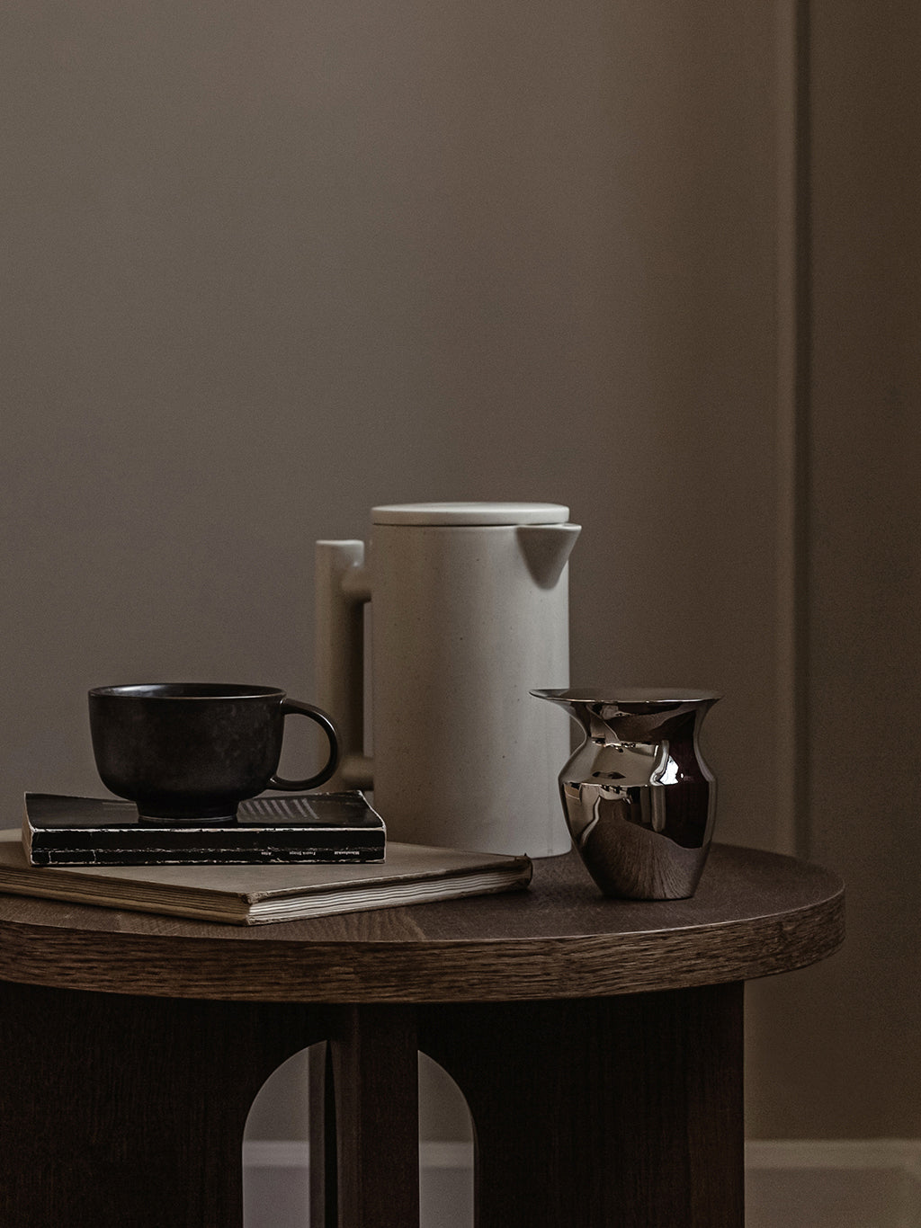 Androgyne Side Table Dark Stained Oak, Menu
