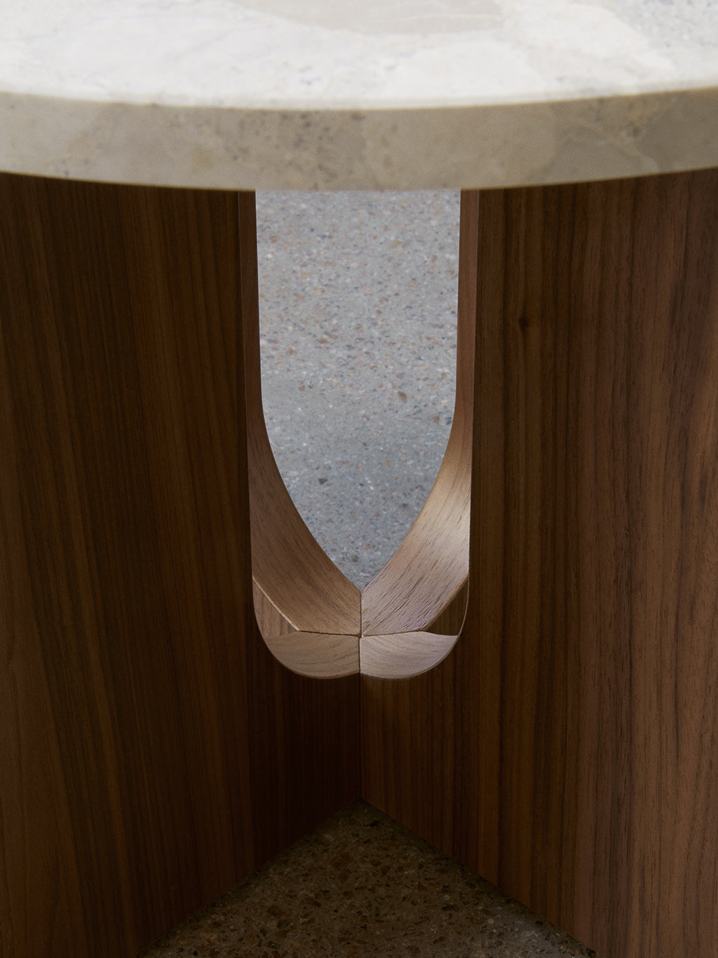 Androgyne Side Table Walnut, Menu