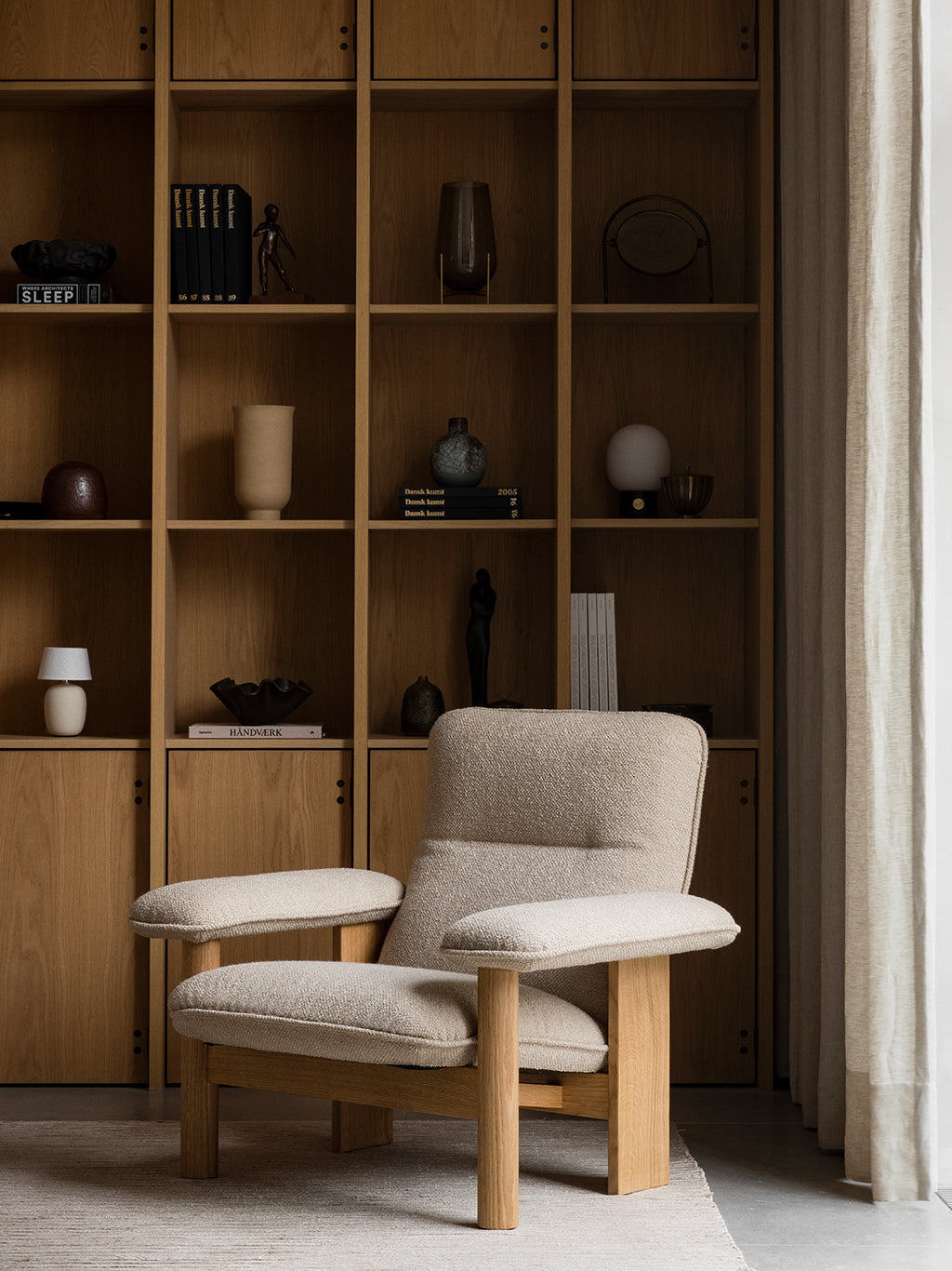 Brasilia Lounge Chair Oak Bouclé 02, Menu