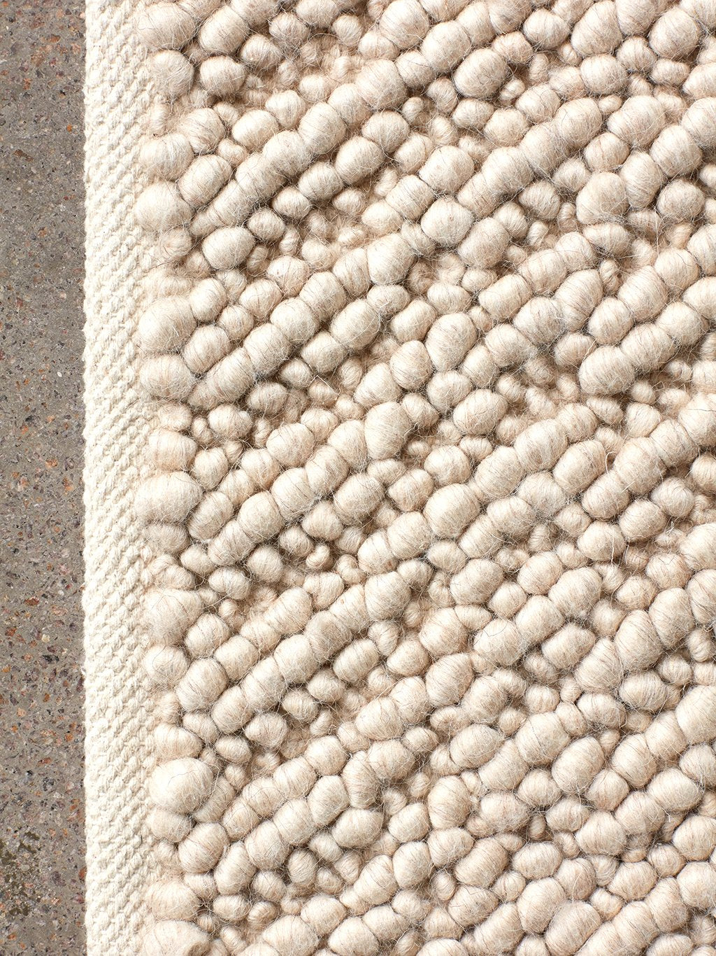Gravel Rug Ivory, Menu