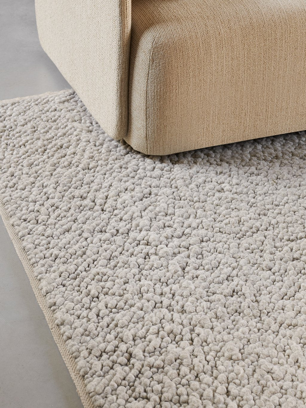 Gravel Rug Ivory, Menu