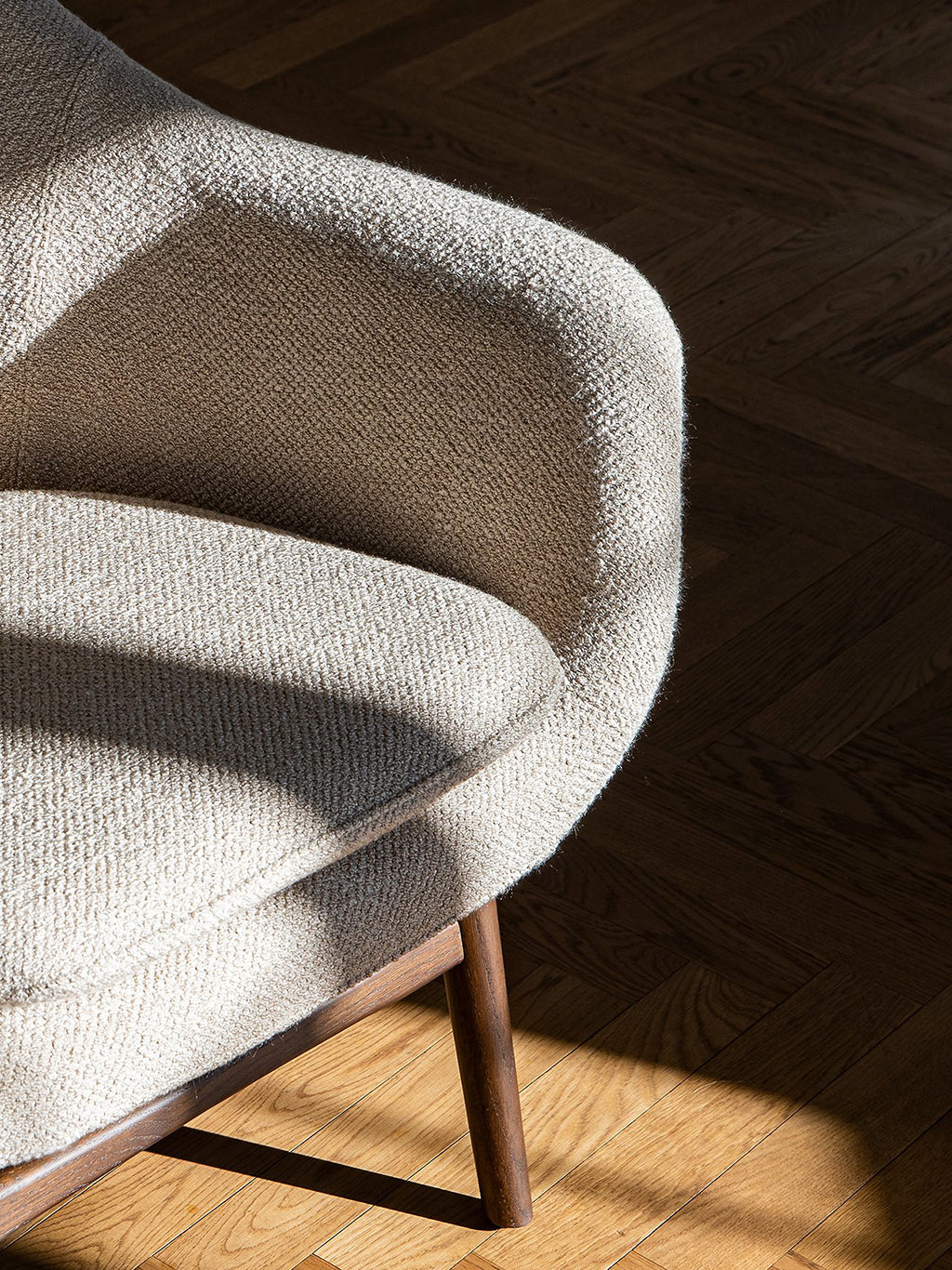 Harbour Lounge Chair Walnut Bouclé 02, Menu