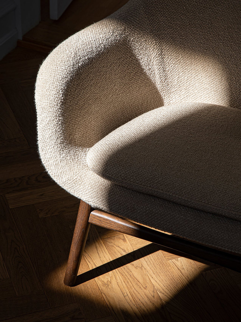 Harbour Lounge Chair Walnut Bouclé 02, Menu