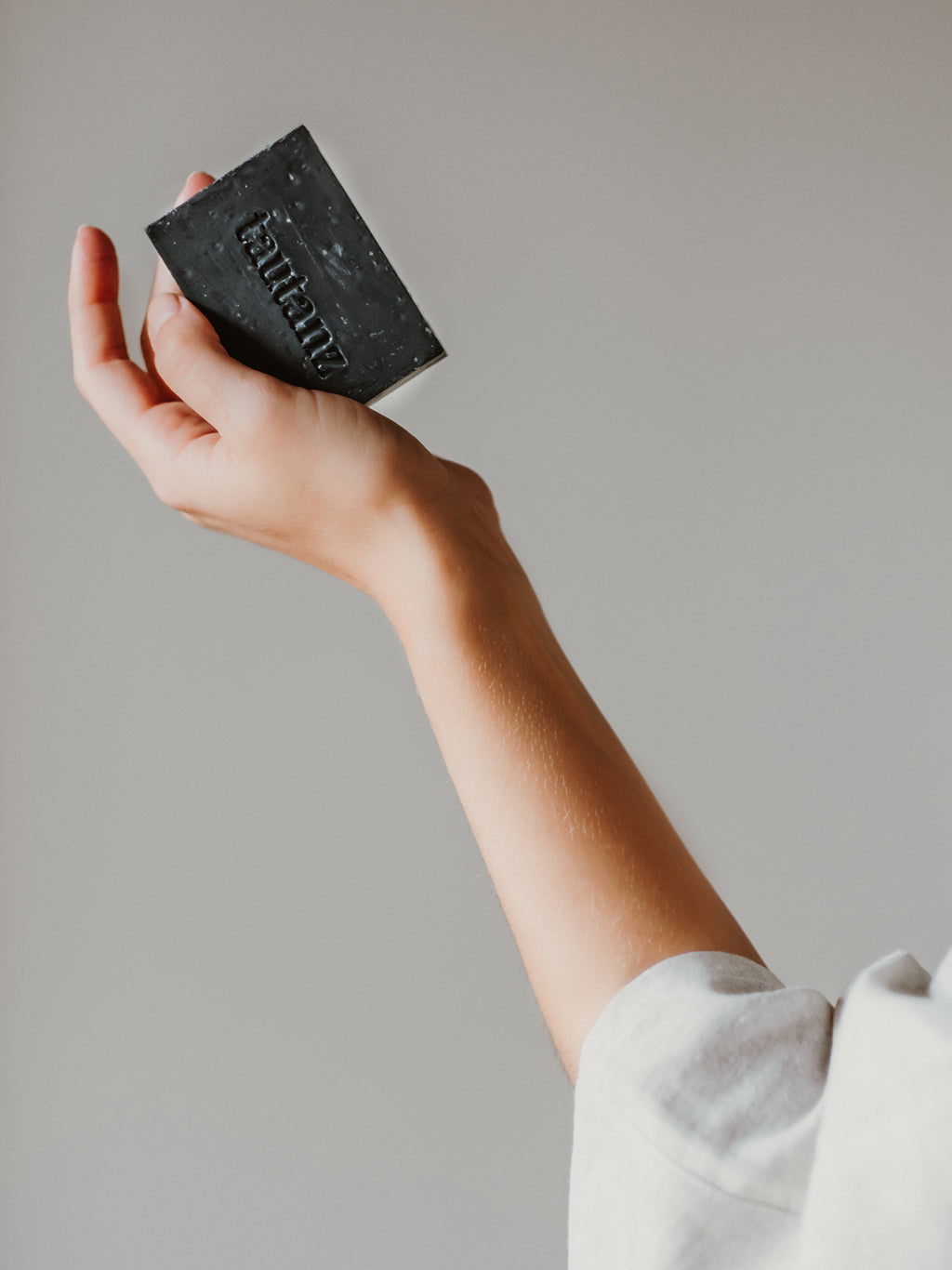 Charcoal & Pine Soap, Tautanz