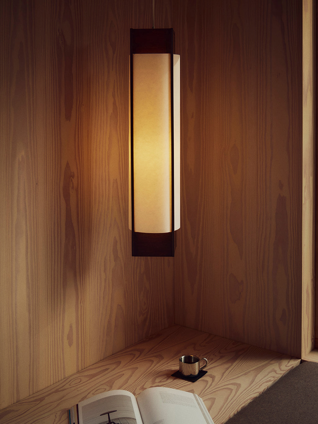 Andon Pendal Long Dark Brown Ash, Form & Refine