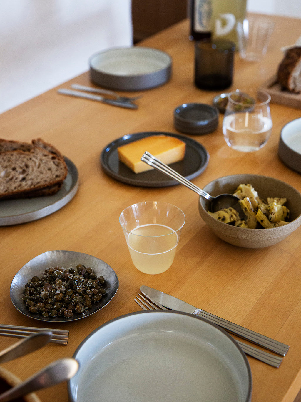 Hasami Mug Medium Dark Grey, The Grey Collection – The Fine Store