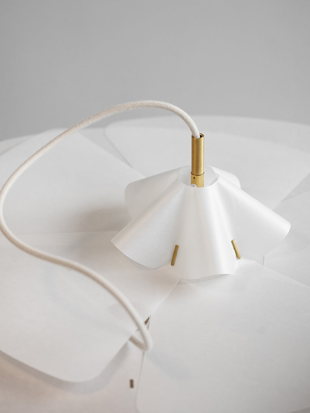 Sinuate Pendant Large Brass, Moebe