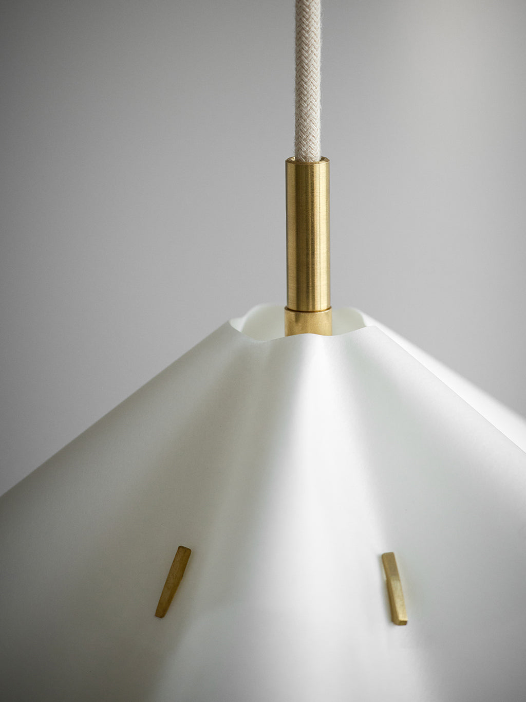 Sinuate Pendant Large Brass, Moebe