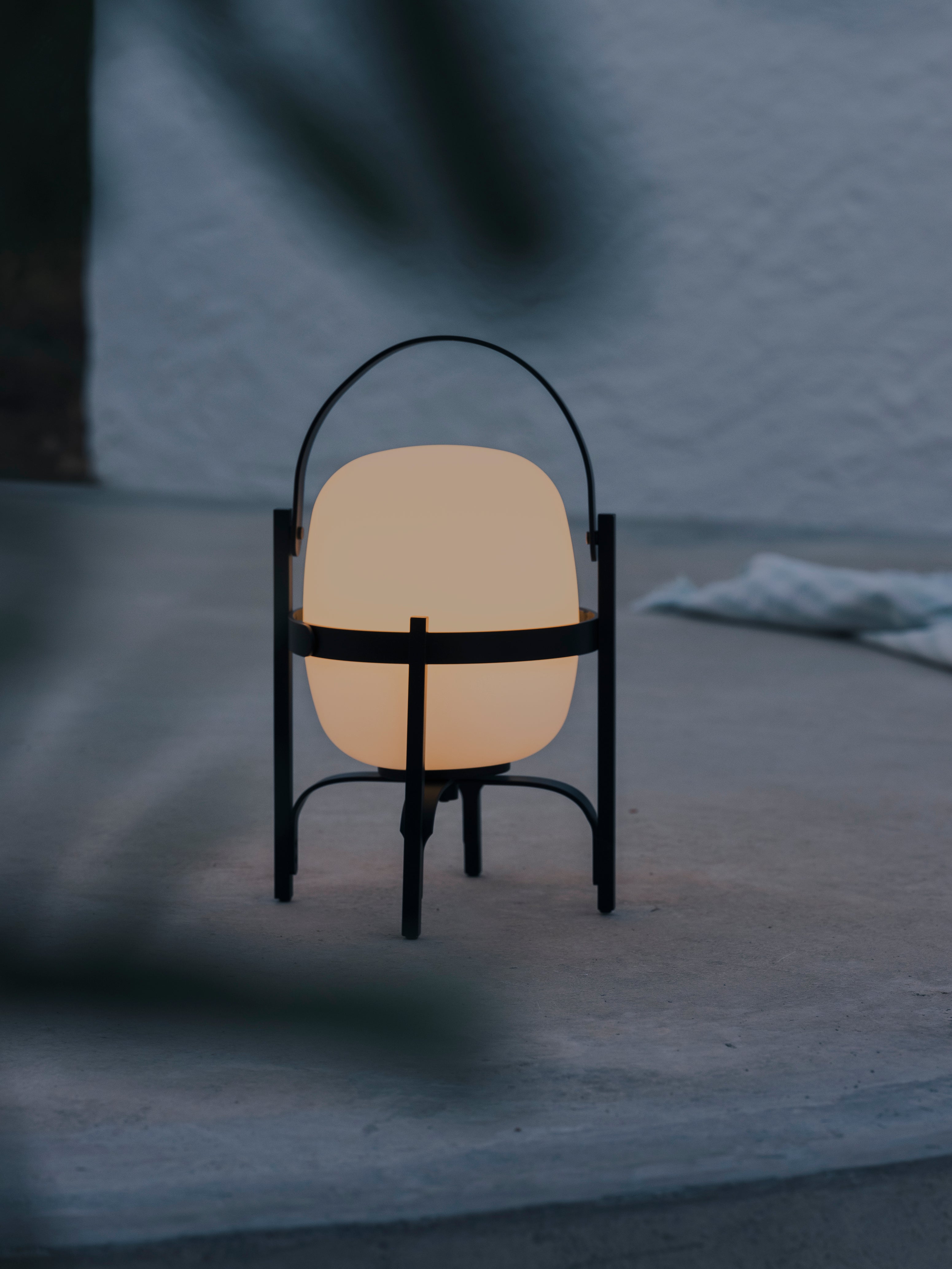 Cestita Alubat, Santa & Cole