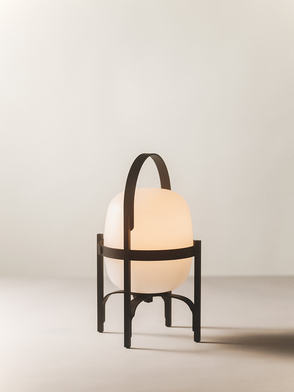 Cestita Alubat, Santa & Cole