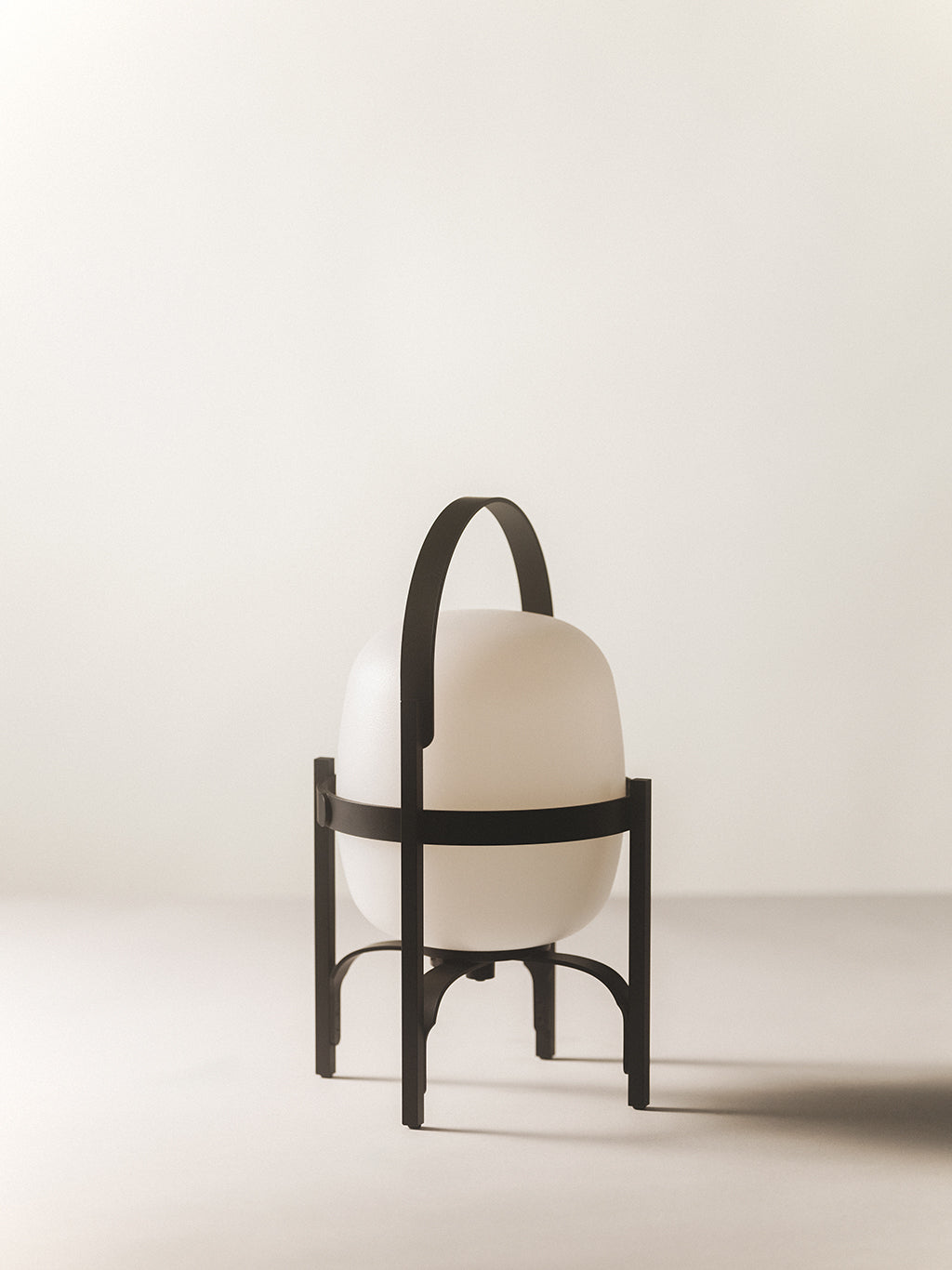 Cestita Alubat, Santa & Cole