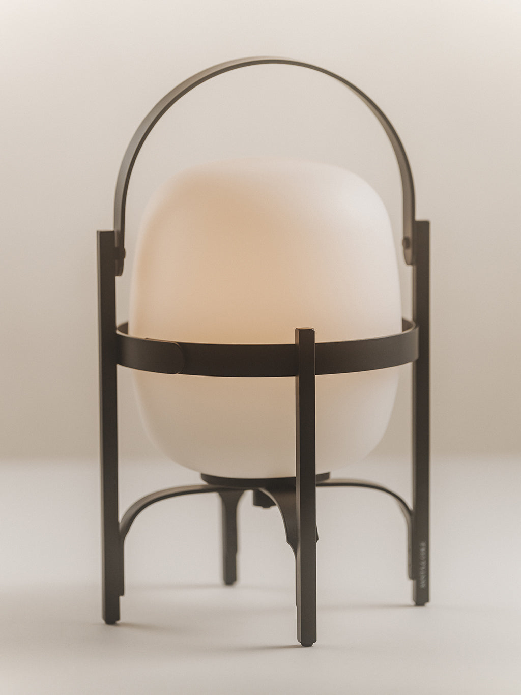 Cestita Alubat, Santa & Cole