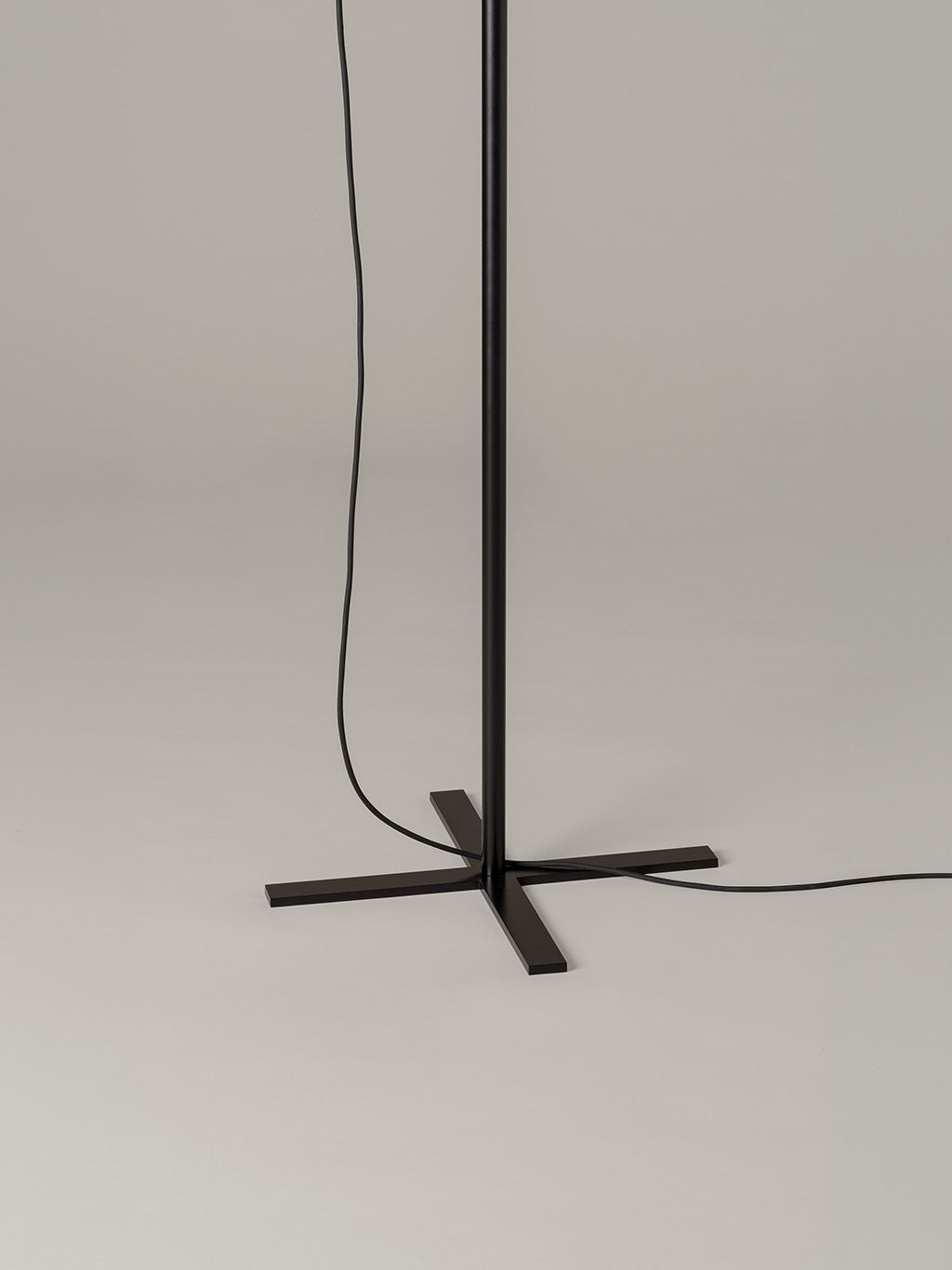 TMA Floor Lamp Black Matte, Santa & Cole