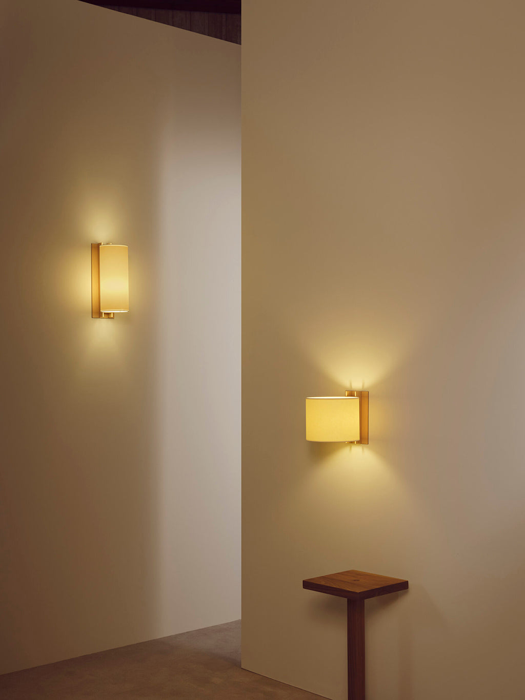 TMM Corto Wall Lamp Beige, Santa & Cole
