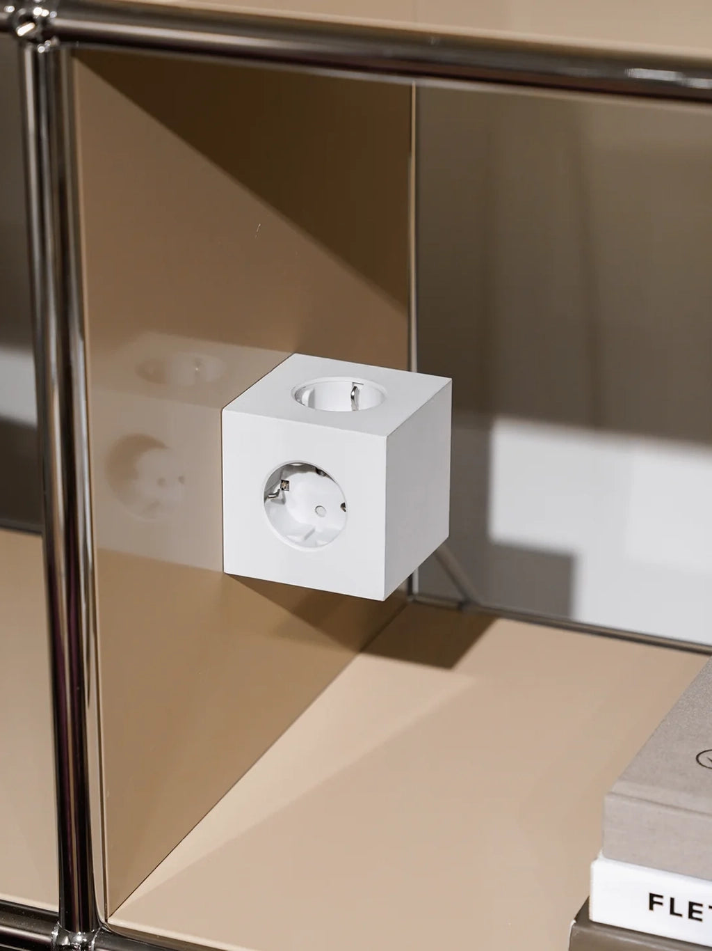 Square 1 Gotland Grey, Avolt