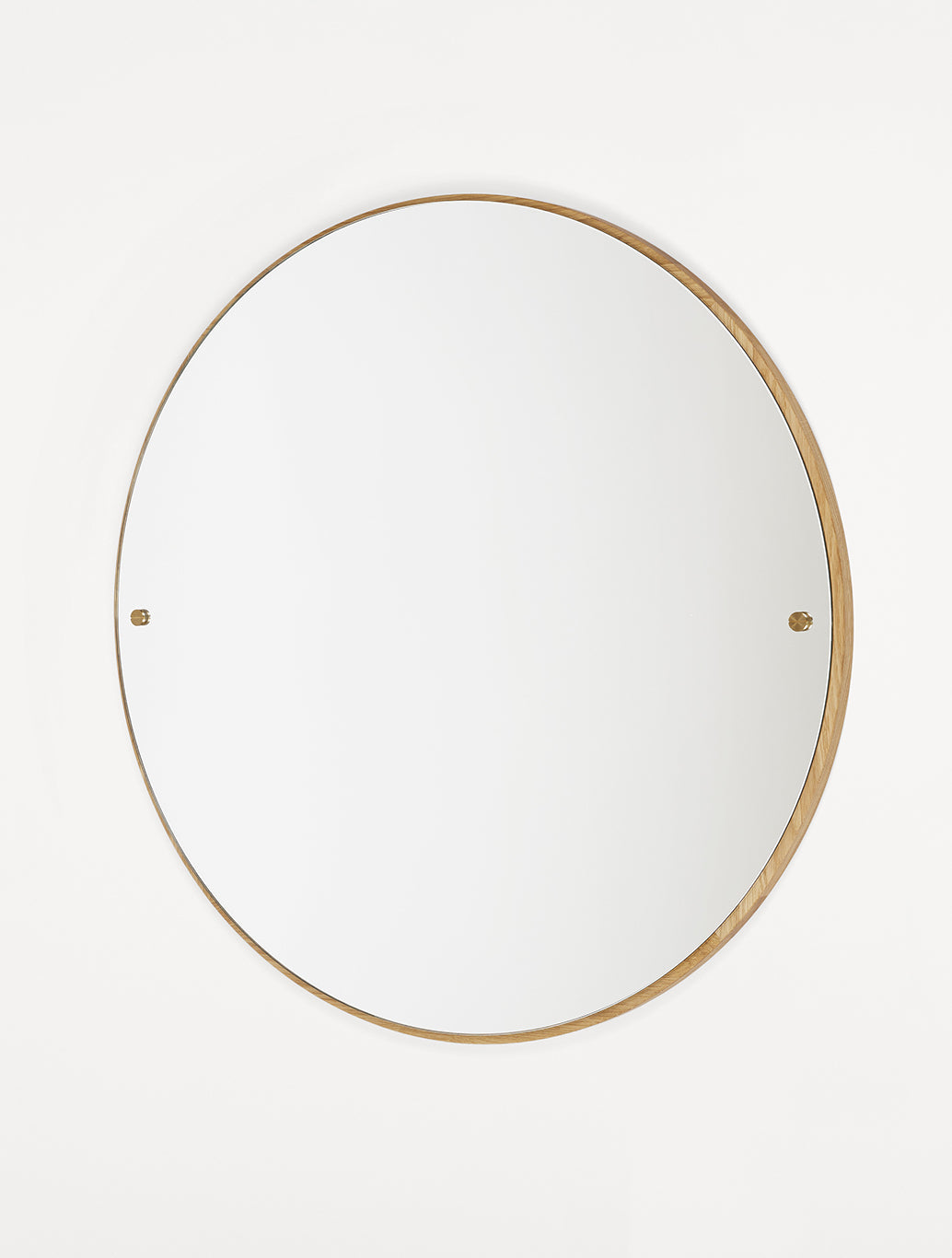 Circle Mirror Medium, Frama