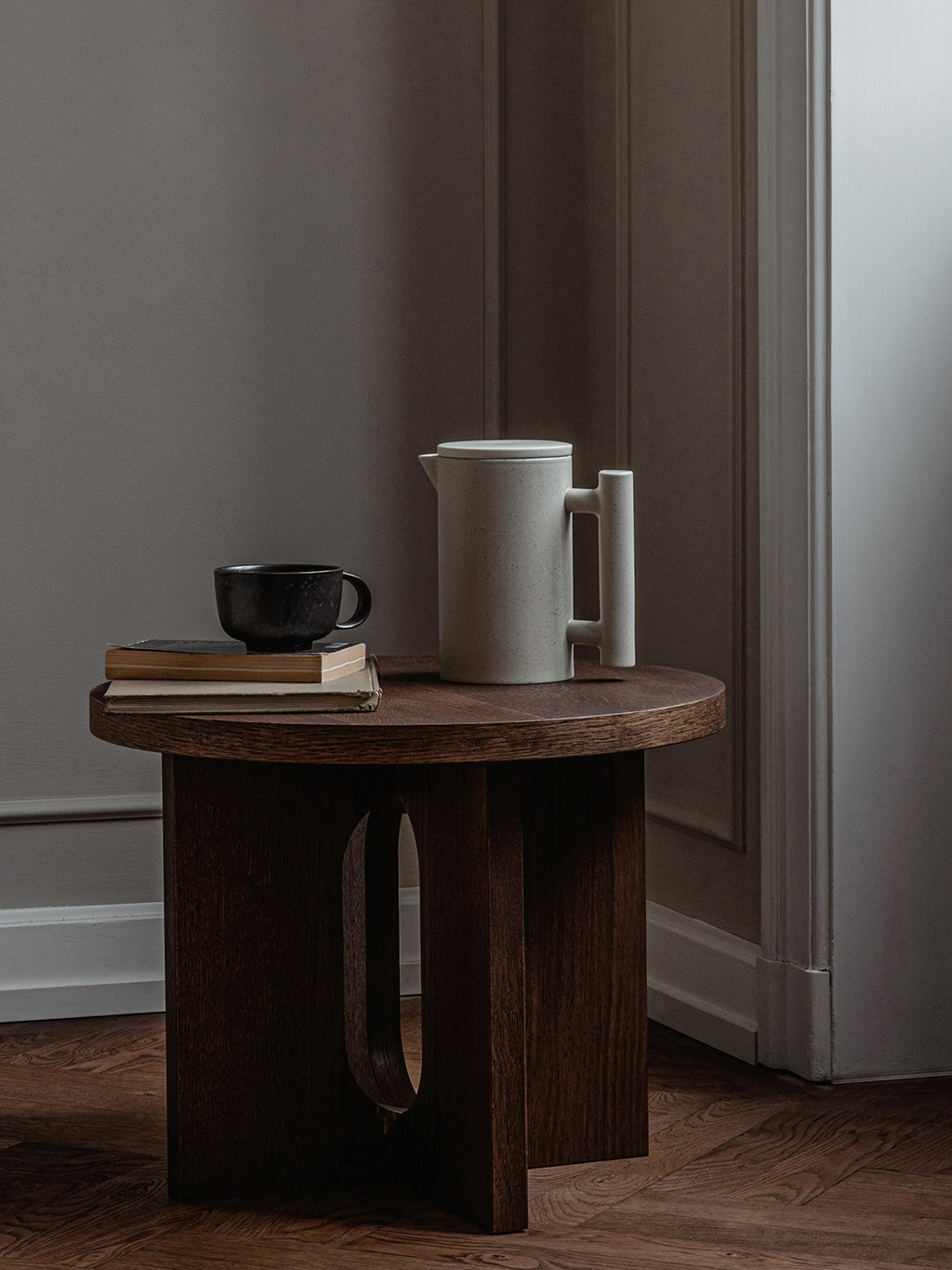 Androgyne Side Table Dark Stained Oak, Menu