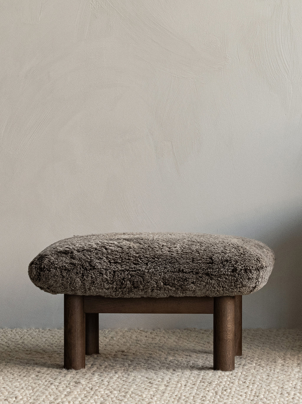 Brasilia Ottoman Dark Stained Sheepskin Root, Menu